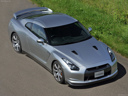  Nissan GT-R 4 