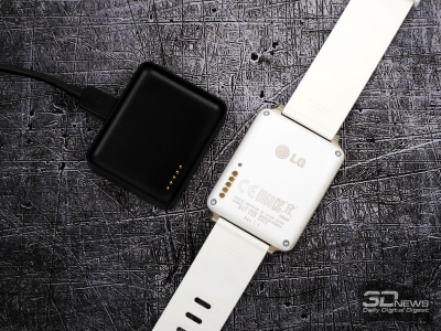  LG G Watch: charging station 