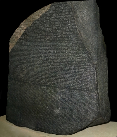  Розеттский камень, найденный в Египте в 1799 году 
