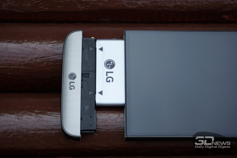  LG G5 se с отстегнутым модулем 
