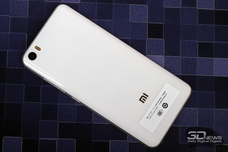  Xiaomi Mi5 – задняя панель 