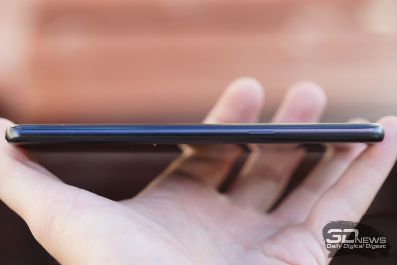  Samsung Galaxy Note 7, правая грань: кнопка включения и блокировки аппарата 