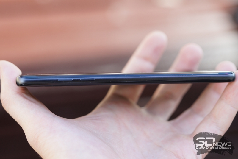  Samsung Galaxy Note 7, левая грань: многофункциональные кнопки регулировки громкости 
