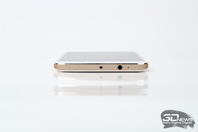  Xiaomi Mi5s Plus, верхняя грань: миниджек (3,5 мм) для наушников/гарнитуры и ИК-порт 