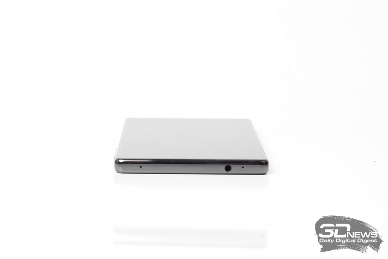  Xiaomi Mi MIX, верхняя грань: миниджек (3,5 мм) для наушников/гарнитуры и два микрофона 